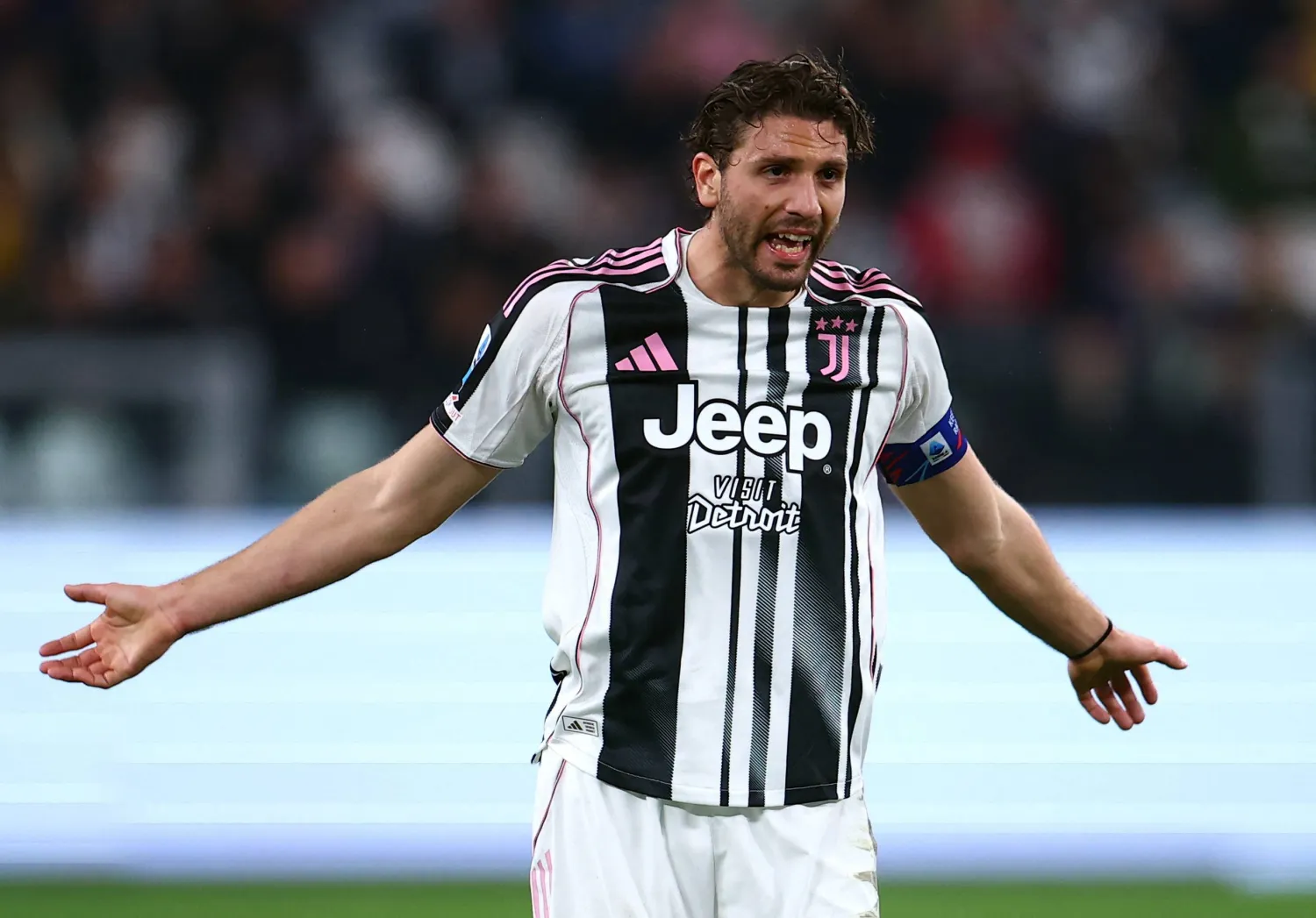 مانويل لوكاتيلي لاعب يوفنتوس (رويترز)