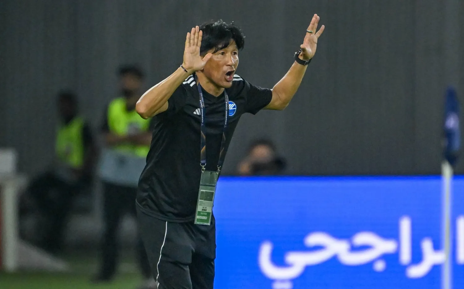 الياباني غو كورودا مدرب فريق ماتشيدا الياباني (تصوير: علي خمج)