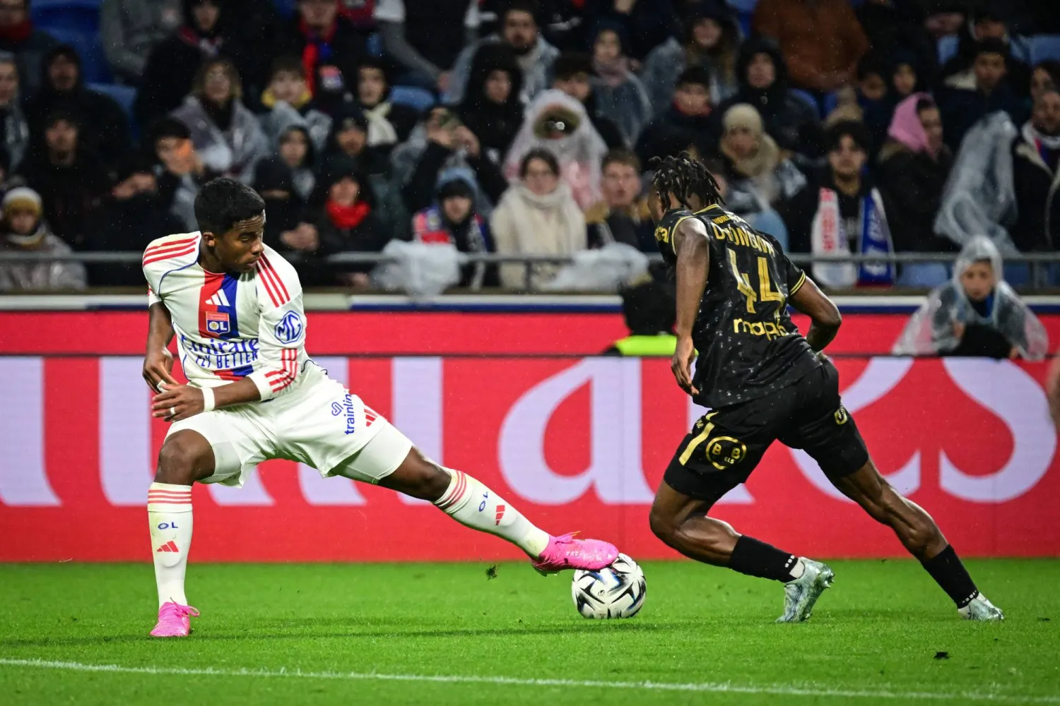 Lyon's Brazilian forward #09 Endrick (L) fights for the ball with Lorient's Cameroonian defender #44 Darlin Yongwa (R) during the French L1 football match between Olympique Lyonnais (OL) and FC Lorient at the Groupama Stadium in Decines-Charpieu, central-eastern France, on April 12, 2026. (Photo by OLIVIER CHASSIGNOLE / AFP)