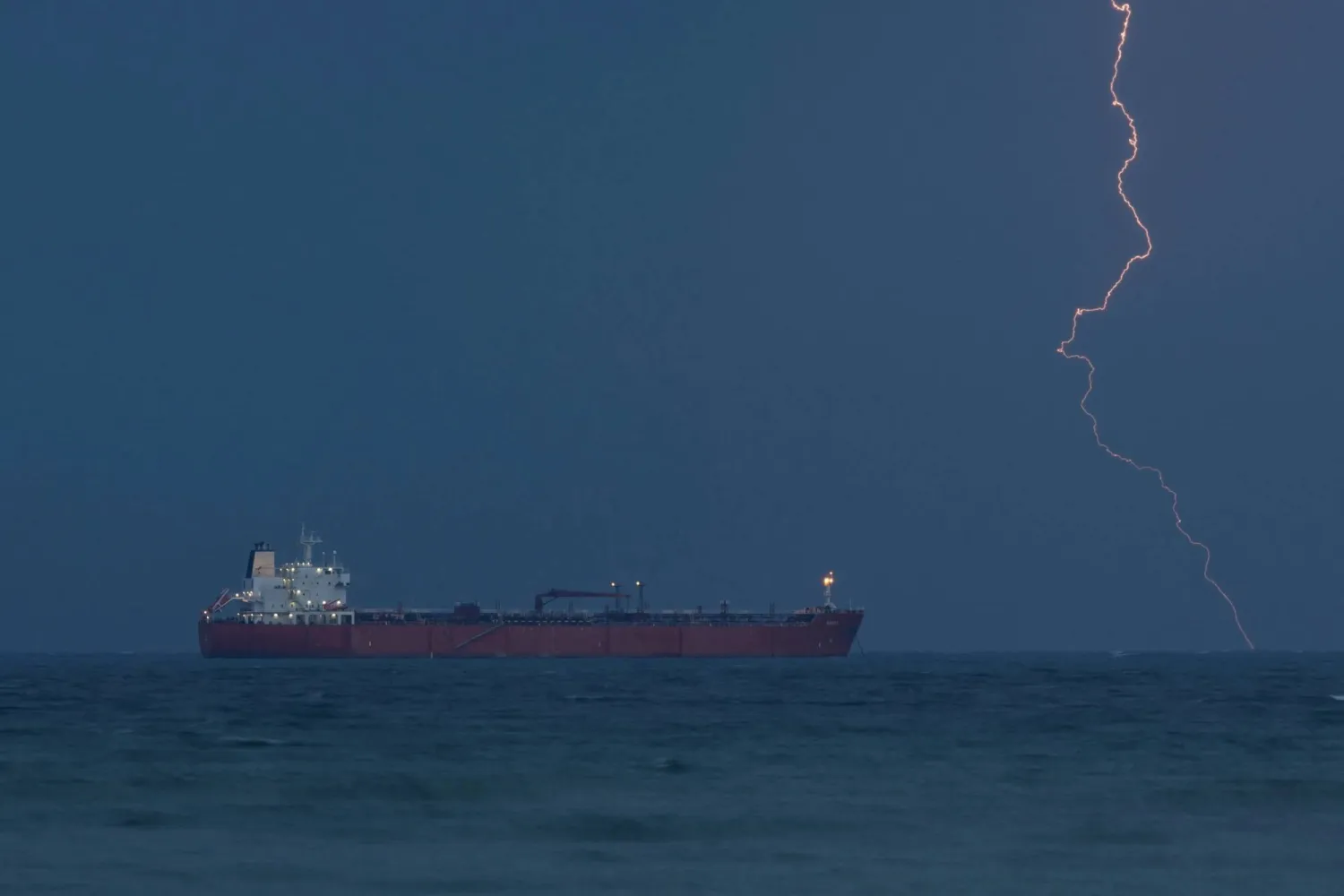 أدت حرب إيران إلى تعطيل 17 % من طاقة قطر التصديرية للغاز الطبيعي المسال (رويترز)