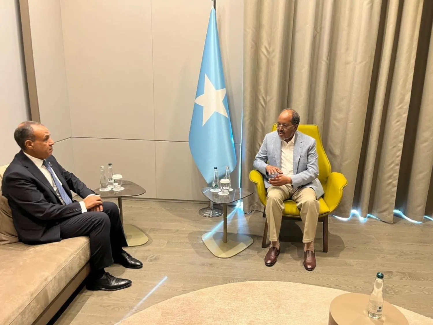 وزير الخارجية المصري بدر عبد العاطي أثناء لقائه الرئيس الصومالي على هامش منتدى أنطاليا الدبلوماسي (الخارجية المصرية)