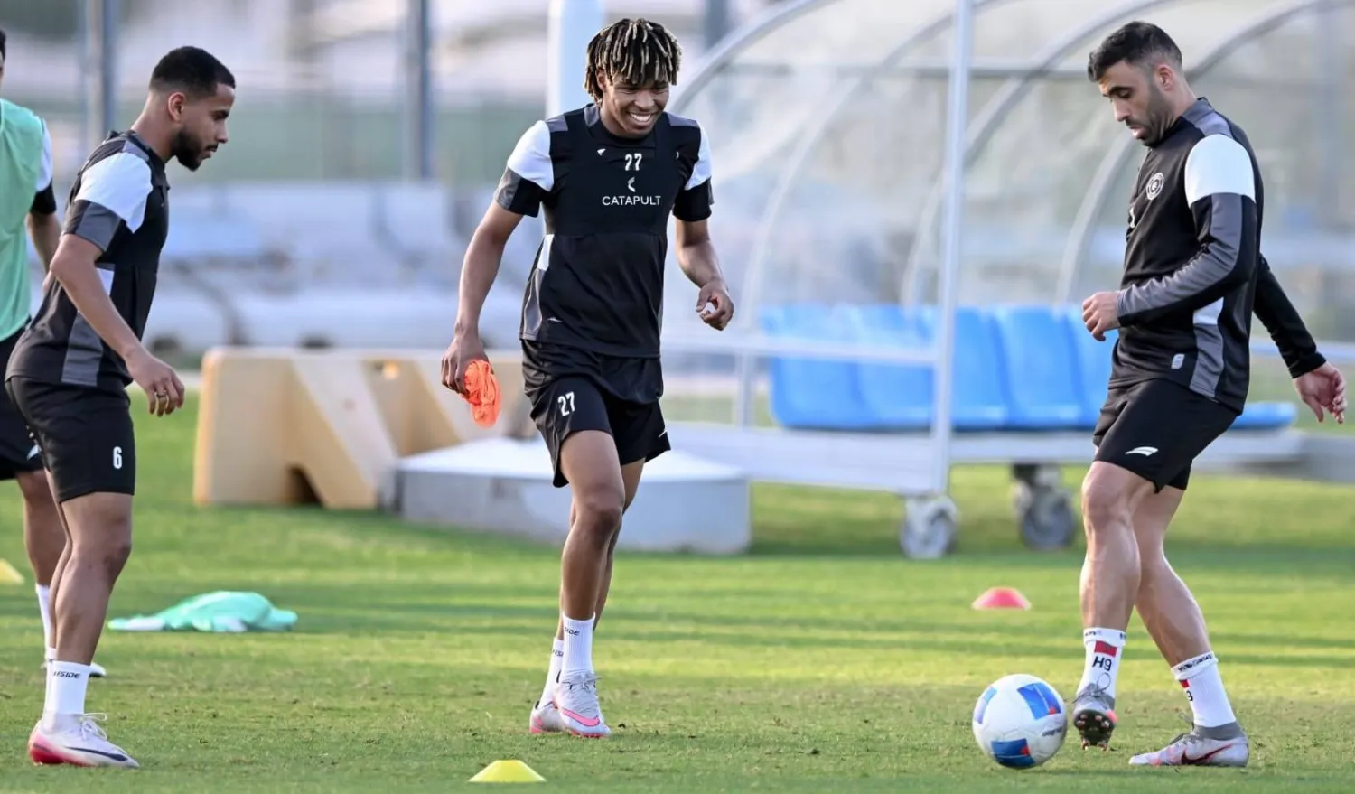 لاعبو الشباب خلال تدريباتهم الأخيرة (موقع النادي)
