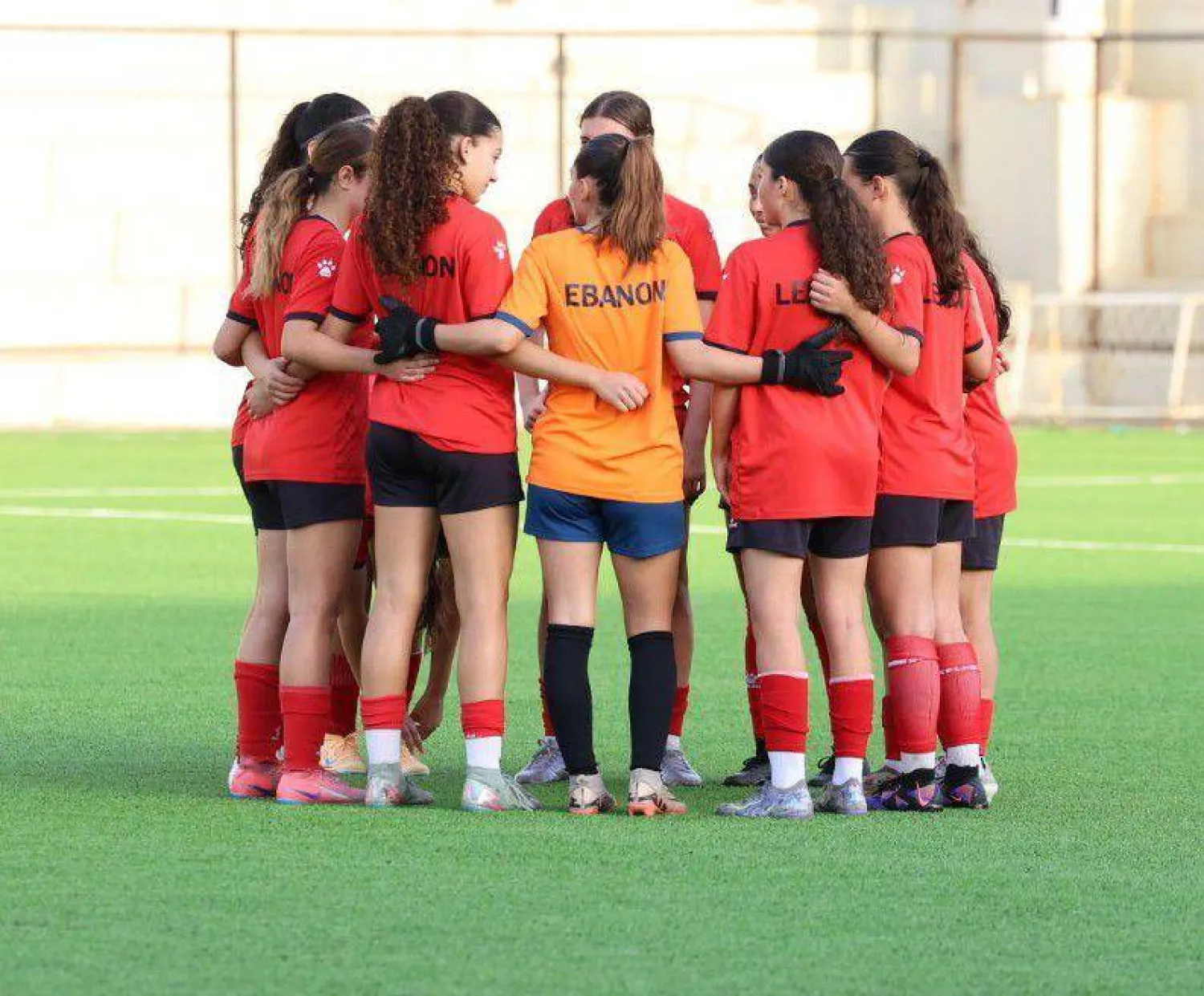 منتخب لبنان للناشئات حلم آسيوي يولد من قلب المعاناة قبل رحلة الصين (الشرق الأوسط)