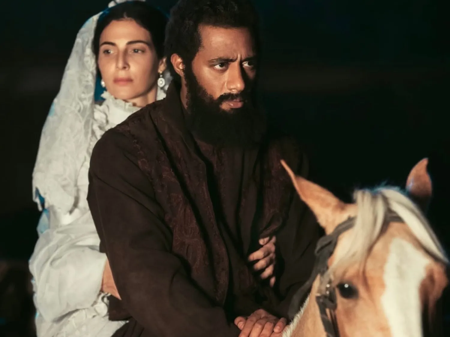 محمد رمضان ورزان جمال في لقطة من فيلم «أسد» (حساب محمد رمضان على «فيسبوك»)