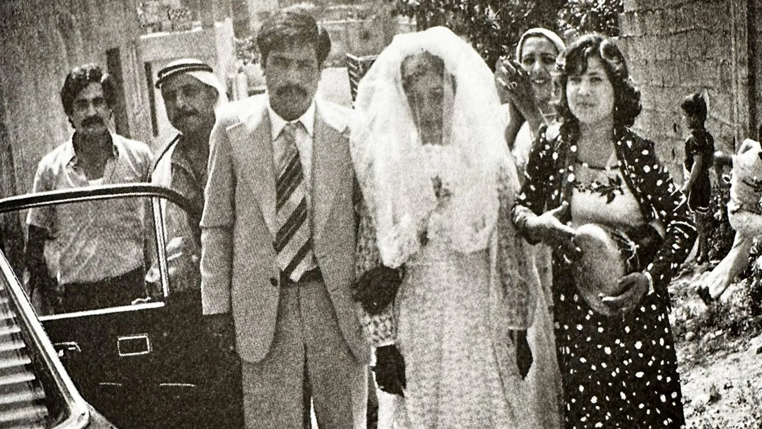  عروسان بمخيم البداوي - طرابلس 1983 بعدسة السويسري جان مور