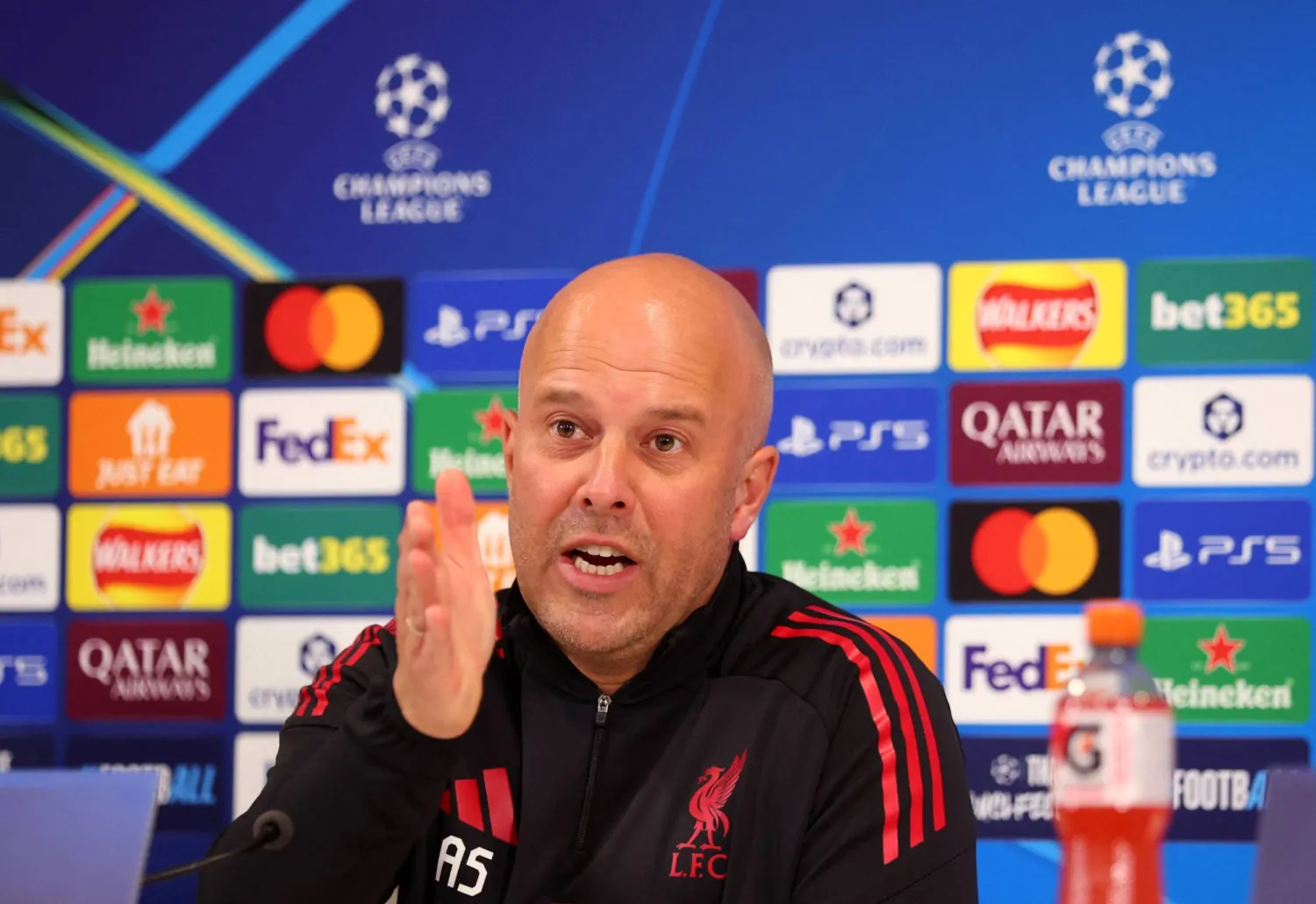 أرني سلوت المدير الفني لليفربول (رويترز)