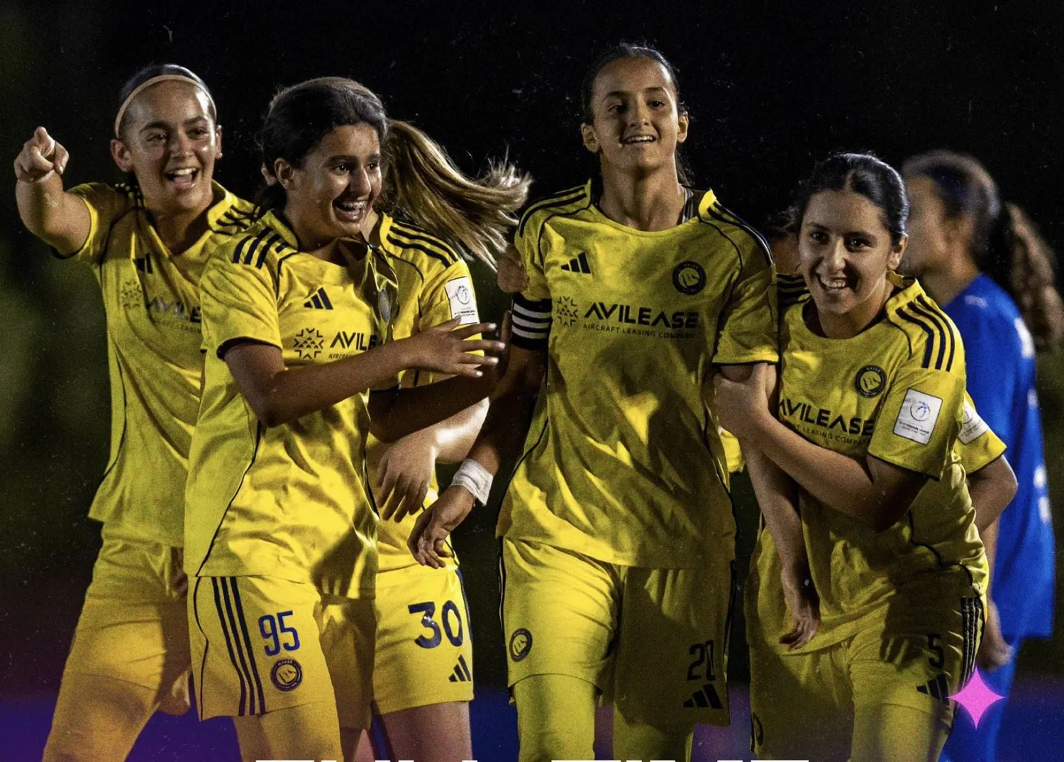 لاعبات النصر يحتفلن بأحد أهدافهن أمام الهلال (الشرق الأوسط)