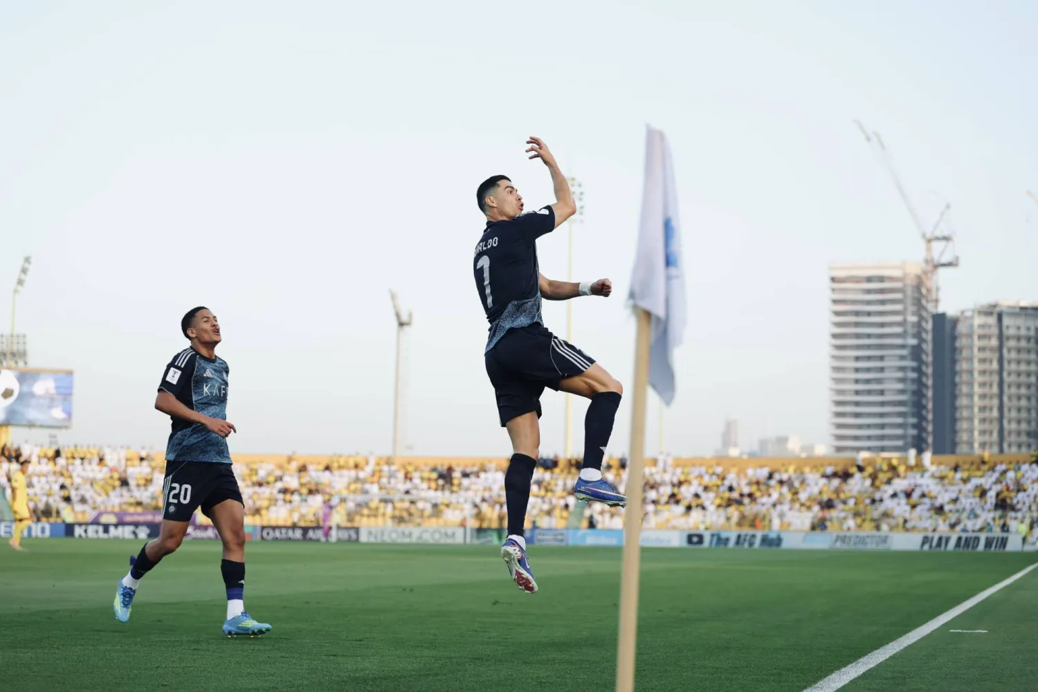 رونالدو قاد النصر لرباعية في شباك الوصل (نادي النصر)