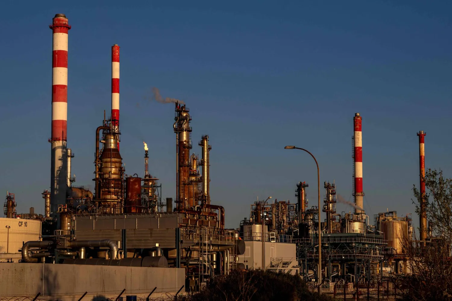 مصفاة لافيرا للنفط في مارتيغ، جنوب فرنسا (أ.ف.ب)