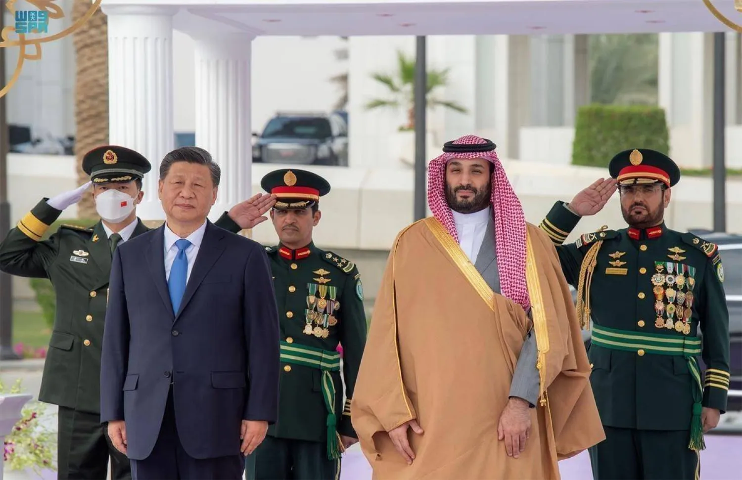 ولي العهد السعودي يستقبل الرئيس الصيني خلال إحدى زياراته إلى السعودية (واس)