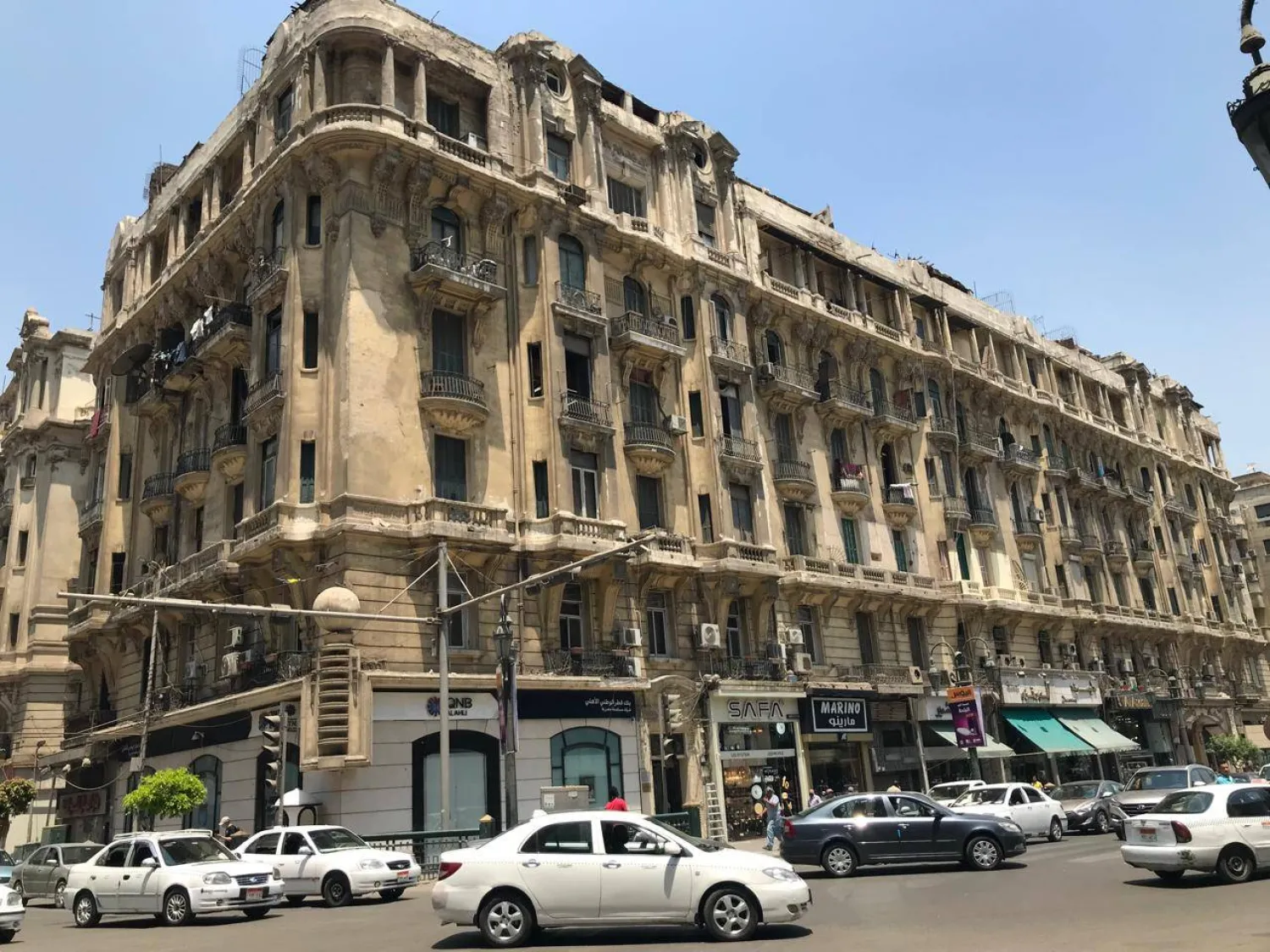 المصريون يستخدمون منصات «السوشيال ميديا» بشكل واسع (الشرق الأوسط)