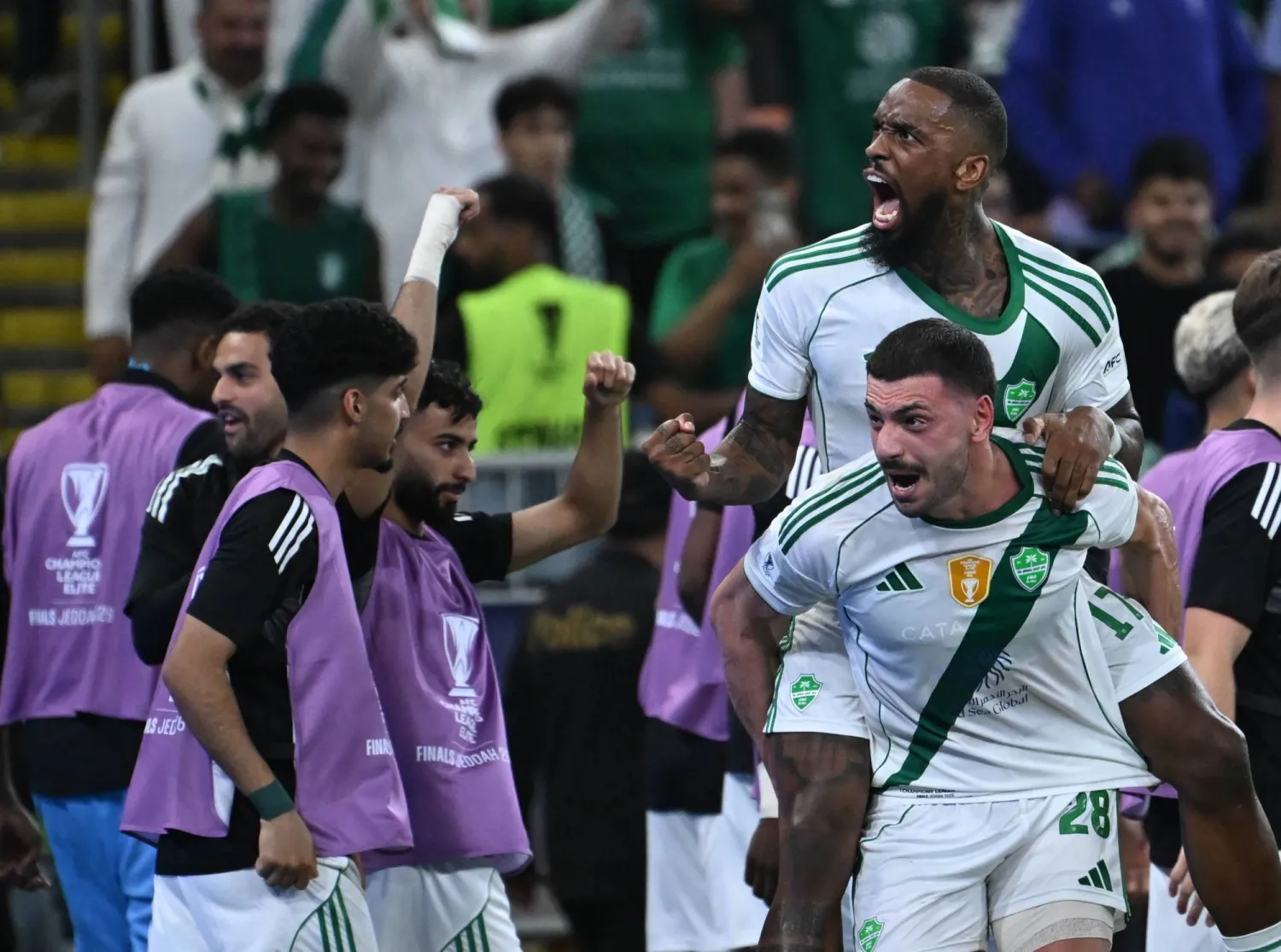 توني وفرحة عارمة بالهدف الثاني (تصوير: علي خمج)