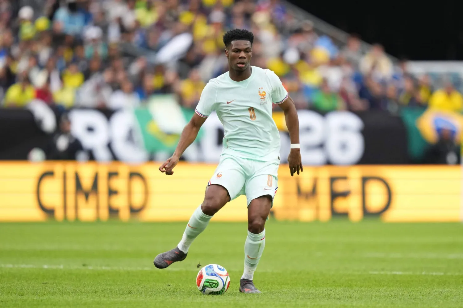 أوريلين تشواميني لاعب وسط منتخب فرنسا وفريق ريال مدريد (أ.ف.ب)