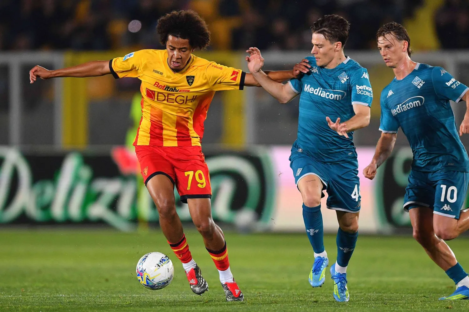 فيورنتينا انتزع التعادل من ملعب ليتشي (أ.ب)