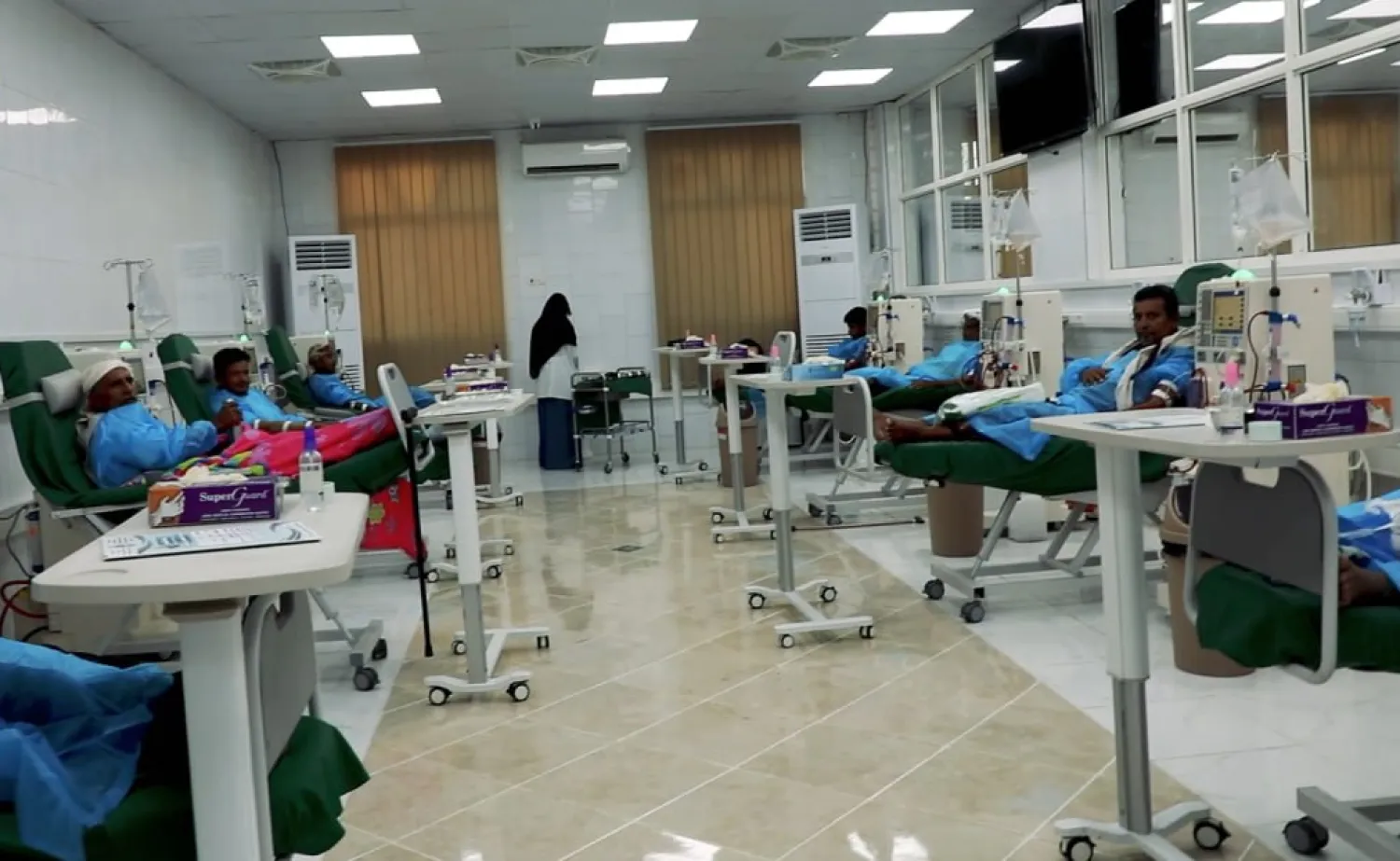 القطاع الصحي في اليمن يعيش وضعاً متردياً تحت سيطرة الحوثيين (إ.ب.أ)