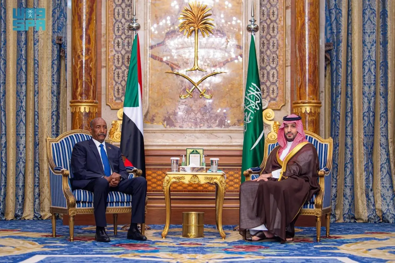 Prince Mohammed bin Salman bin Abdulaziz Al Saud, Saudi Crown Prince and Prime Minister, and Chairman of Sudan’s Transitional Sovereignty Council Lieutenant General Abdel Fattah Al-Burhan meet in Jeddah on Monday. (SPA)