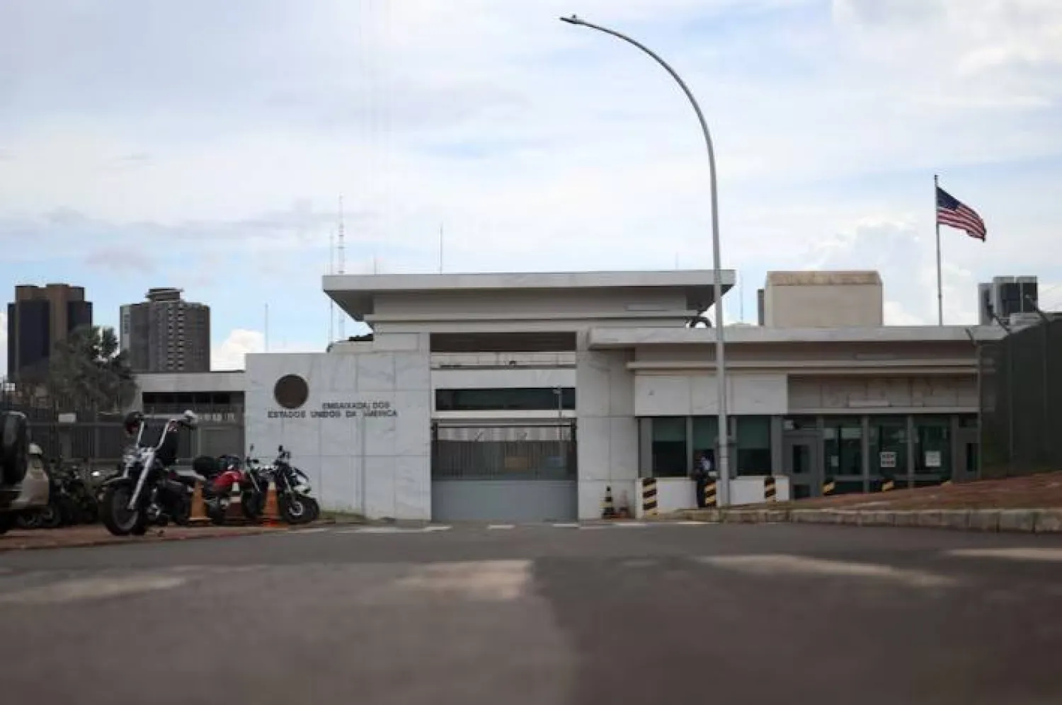منظر عام لمقر السفارة الأميركية في برازيليا بالبرازيل (رويترز)