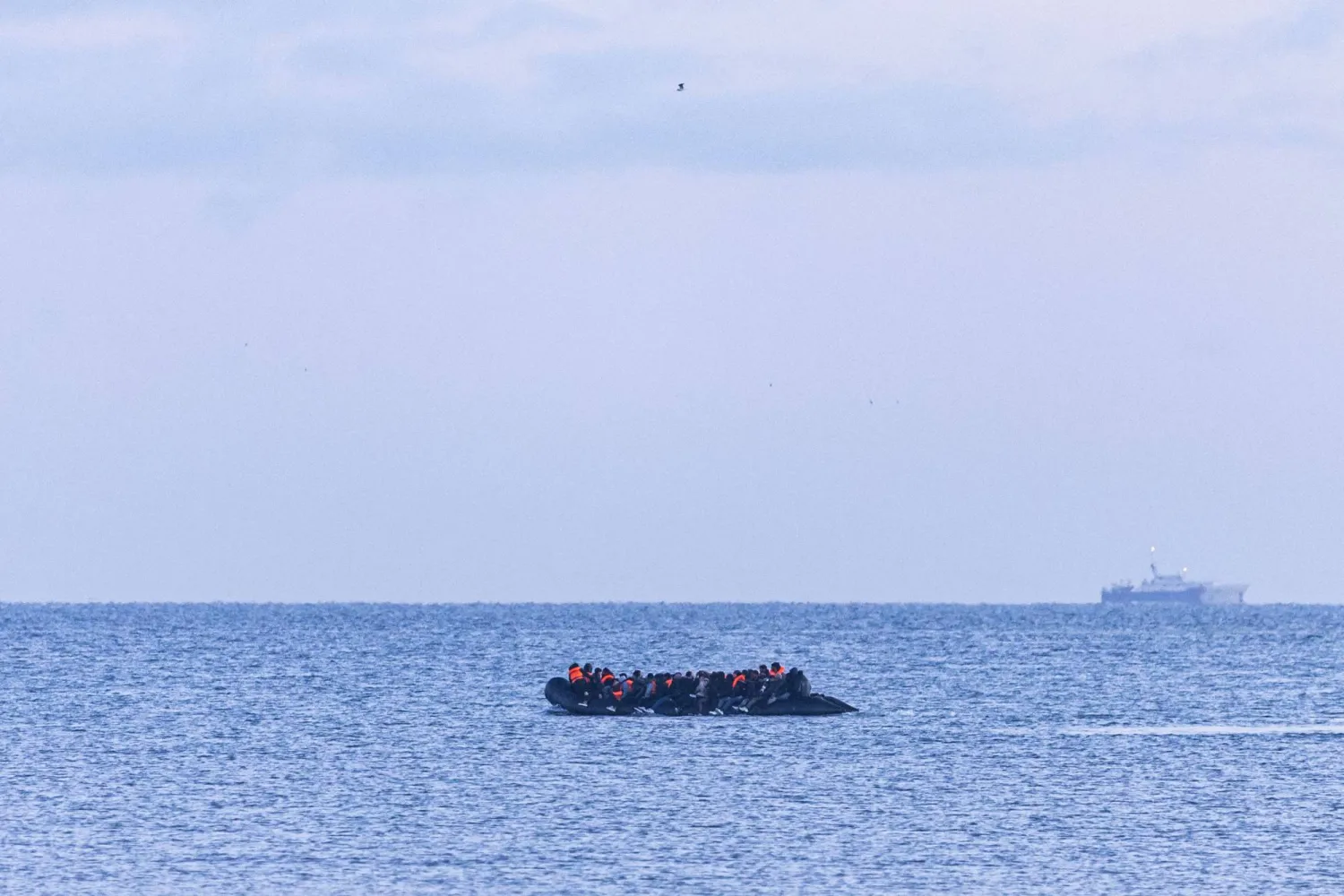  Migrants attempt to cross the English Channel in a smuggler's boat off the coast of Gravelines, northern France, on April 14, 2026. (AFP)