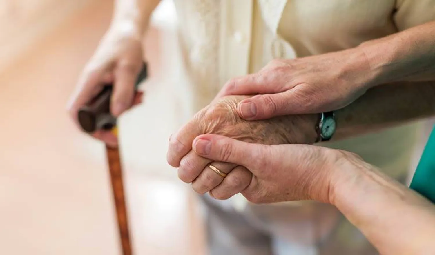 مرض باركنسون يعد سبباً رئيسا للإعاقة حول العالم (أ.ف.ب)