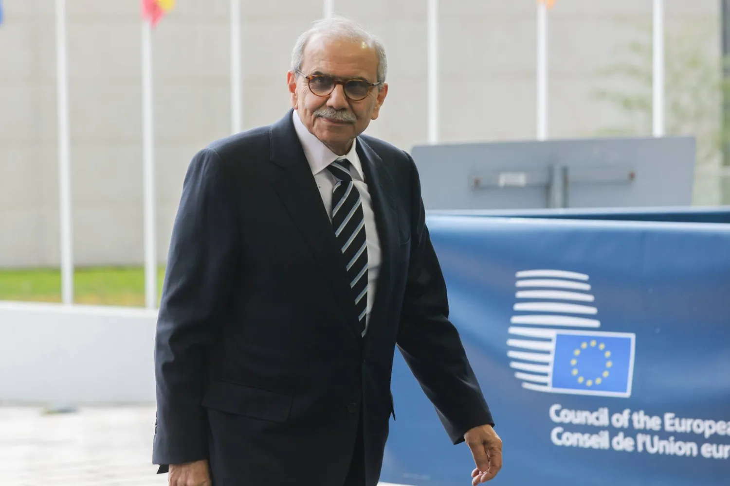 رئيس الوزراء اللبناني نواف سلام يصل إلى اجتماع مجلس الشؤون الخارجية للاتحاد الأوروبي في مدينة لوكسمبورغ... 21 أبريل 2026 (إ.ب.أ)