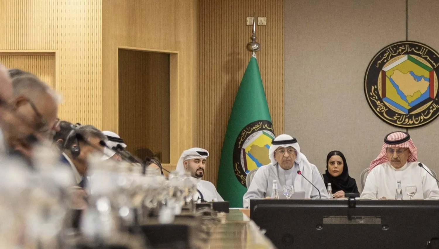 جاسم البديوي خلال حضوره ندوة «علاقات مجلس التعاون مع لبنان» في الرياض بمشاركة سفراء ومسؤولين وخبراء (واس) 