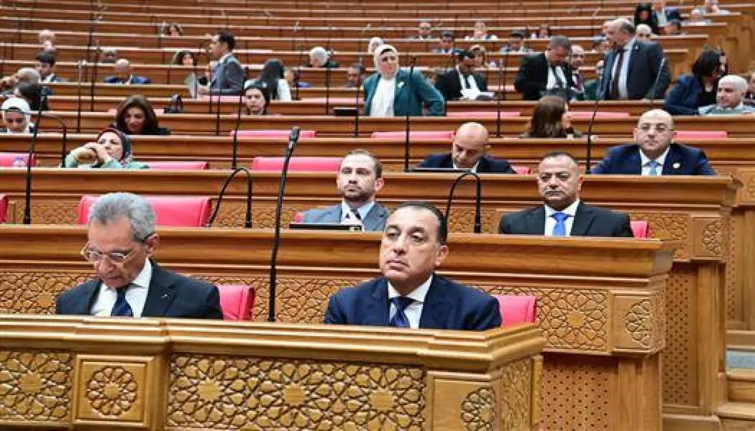 (foto altı) Mısır Başbakanı Mustafa Medbuli, Temsilciler Meclisi’nin dünkü oturumuna katıldı. (Mısır Başbakanlığı)