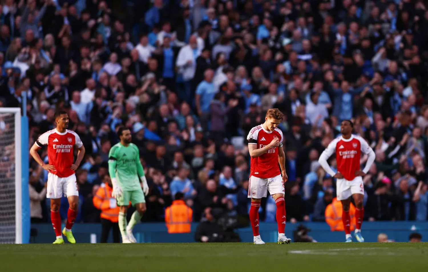 أرسنال ينهار مجدداً في أبريل في الوقت الذي يضغط فيه مانشستر سيتي بقوة (رويترز)