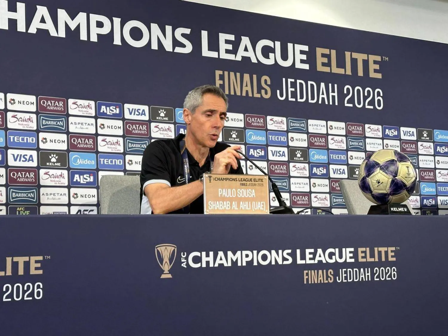 البرتغالي باولو سوزا مدرب فريق شباب الأهلي (الشرق الأوسط)