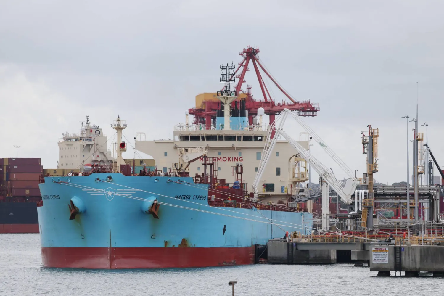 ناقلة نفط وكيميائيات راسية في محطة «فوباك» لاستيراد وتوزيع المنتجات النفطية في ميناء بوتاني بمدينة سيدني (رويترز)