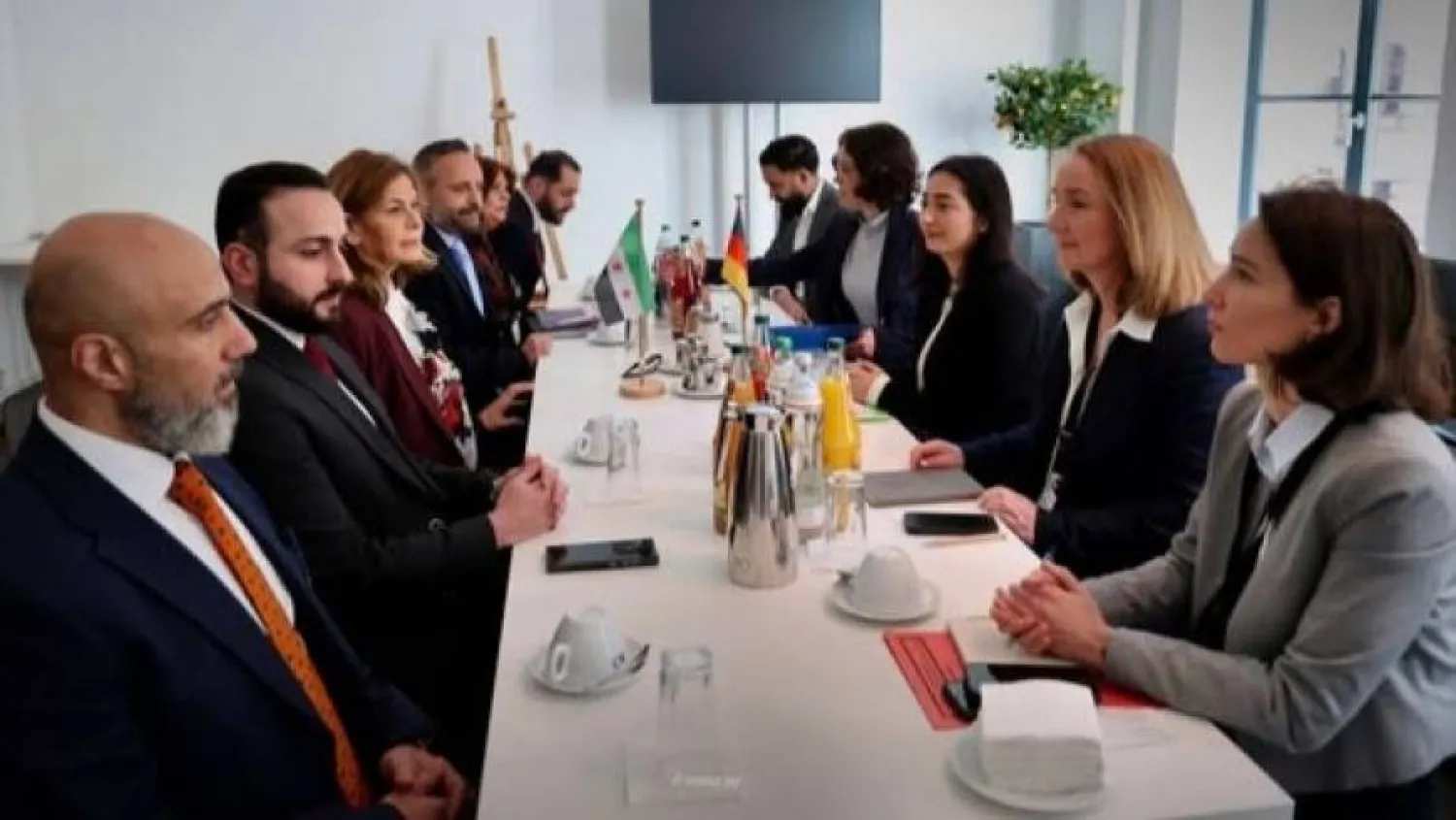 وزيرة الشؤون الاجتماعية هند قبوات تلتقي وزيرة التعاون الألمانية ريم العبلي رادوفان بحضور وفد من الجهتين (السفارة السورية في برلين)