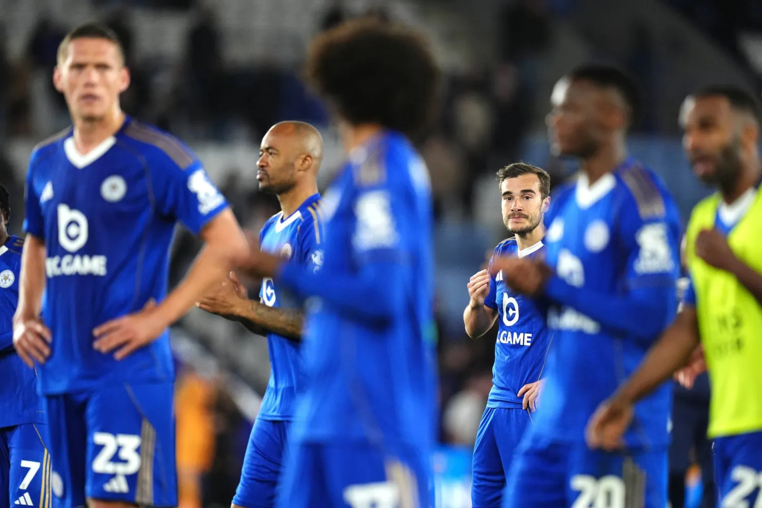 ليستر سيتي من معجزة الدوري الإنجليزي إلى شبح الهبوط الثالث (د.ب.أ)