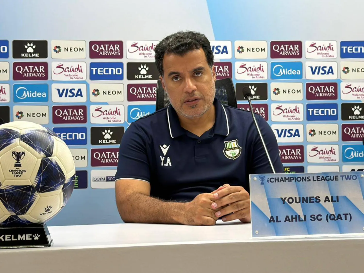 يونس علي مدرب فريق الأهلي القطري (الشرق الأوسط) 