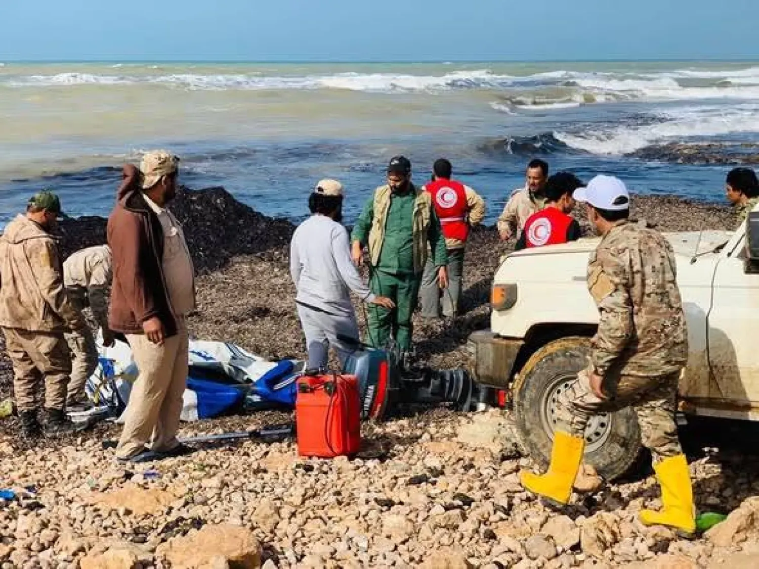 Libya'nın doğusundaki Tobruk'ta göçmenlerin cesetlerinin çıkarılması (Arşiv- Kızılay)