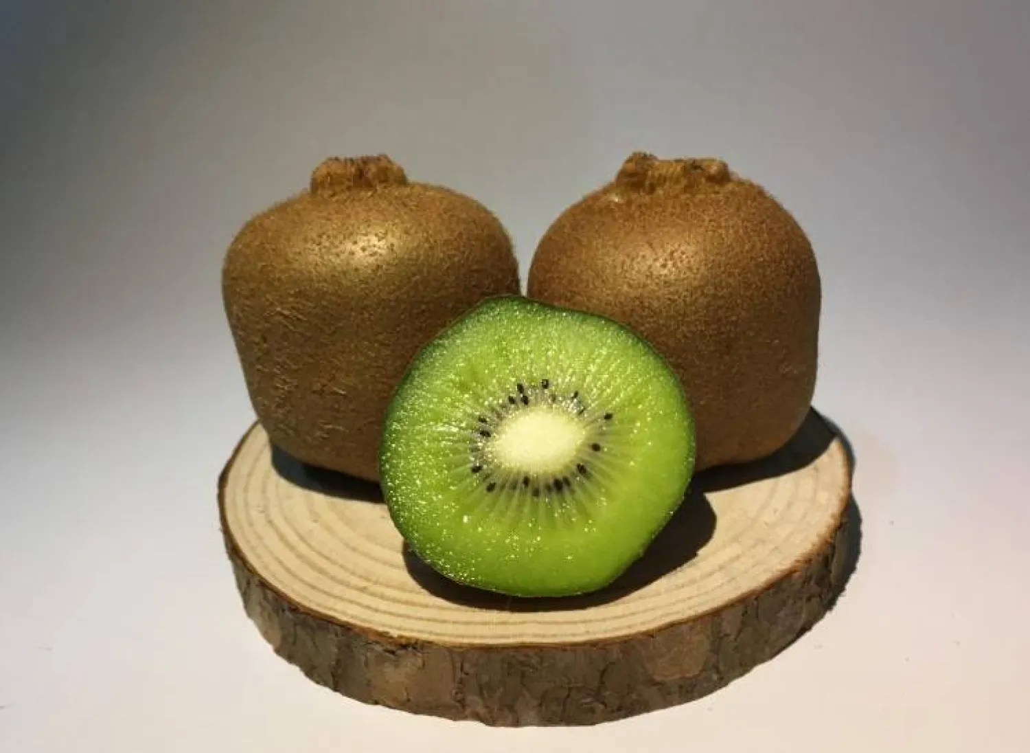 يمكن لفاكهة الكيوي أن تزيد مدة النوم وتقلل الوقت اللازم للدخول فيه (بكساباي)