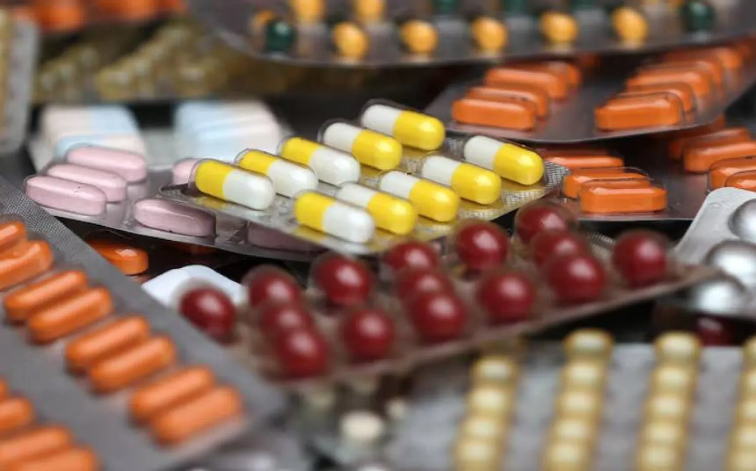 فيتامين «ك» ضروري لنقل الكالسيوم بعيداً عن القلب والأوعية الدموية إلى العظام (أرشيفية - رويترز)