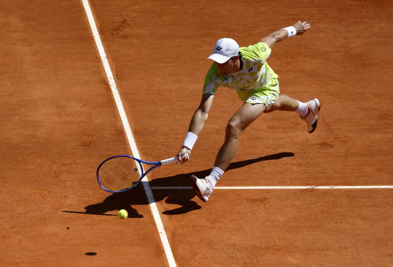 Casper Ruud of Norway in action during his match against Felix Auger-Aliassime of Canada at the ATP Monte Carlo Masters tennis tournament in Roquebrune Cap Martin, France, 09 April 2026.  EPA/SEBASTIEN NOGIER
