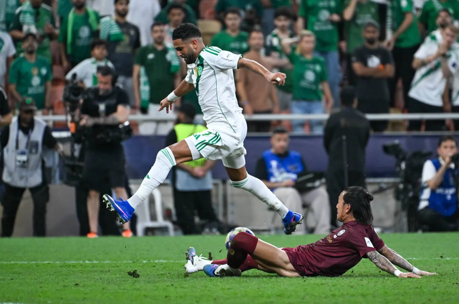 رياض محرز أحد أبرز أوراق الأهلي في البطولة (تصوير: علي خمج)