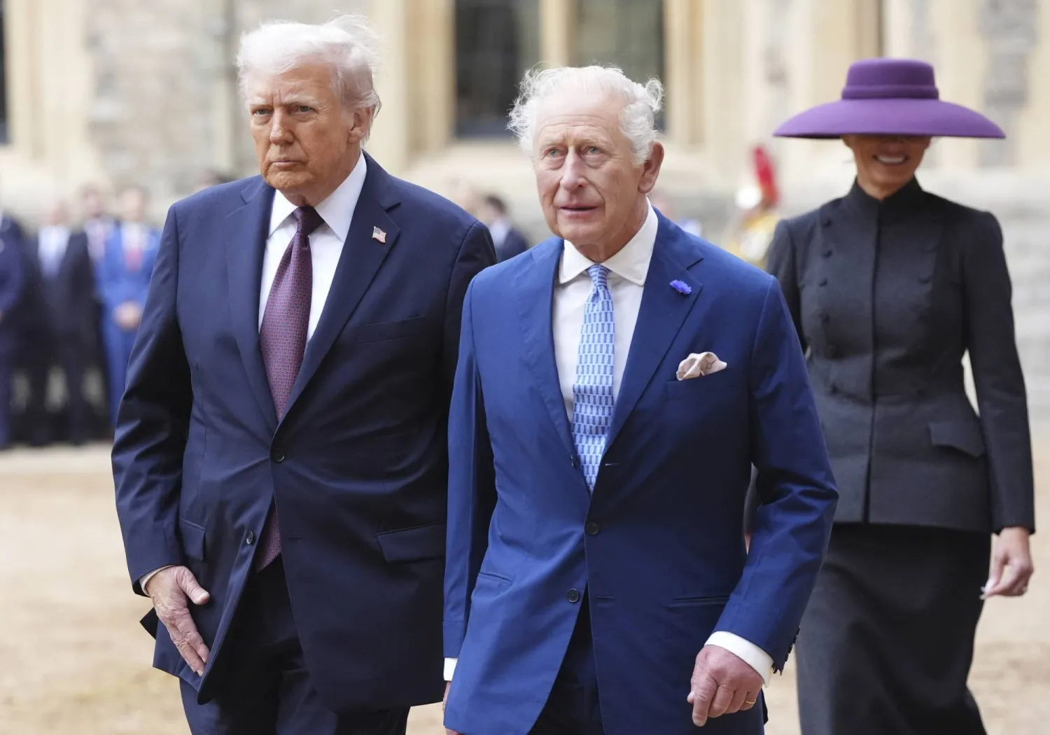 الرئيس الأميركي دونالد ترمب (يسار) والملك تشارلز الثالث يحضران حفل استقبال رسمي في قلعة وندسور بإنجلترا (أ.ب)