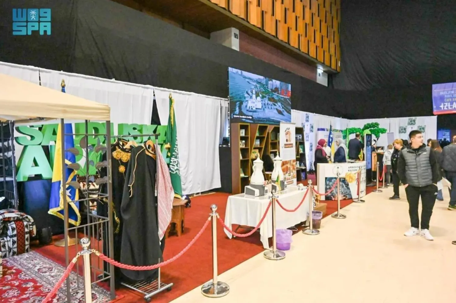 The fair is held under the theme "Book Path" and features 200 exhibitors. SPA