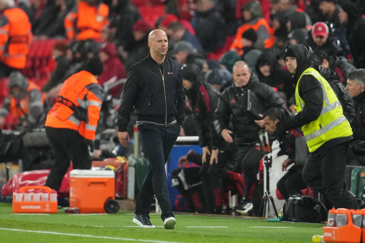 المدرب الهولندي لليفربول أرني سلوت (أ.ب)