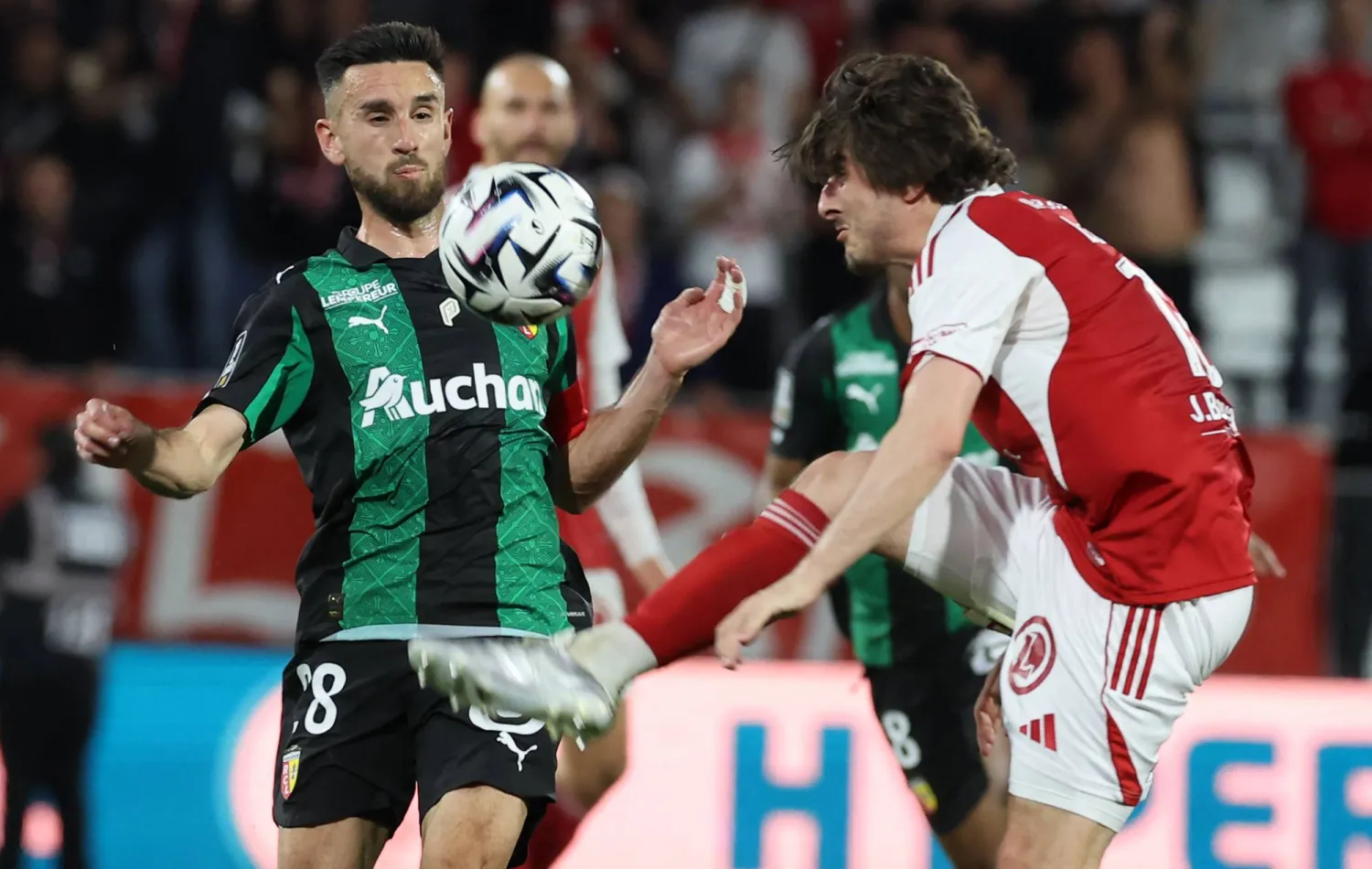 من مباراة لنس بريست في الدوري الفرنسي (إ.ب.أ)