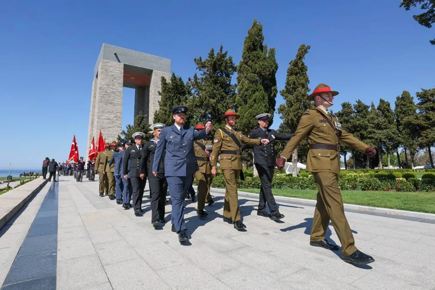 New Zealand soldiers march during the international service in recognition of the Gallipoli campaign at Mehmetcik monument, a day before ANZAC Day, in the Gallipoli peninsula near Canakkale, Türkiye, Friday, April 24, 2026. (Sercan Ozkurnazli/Dia Photo via AP) 