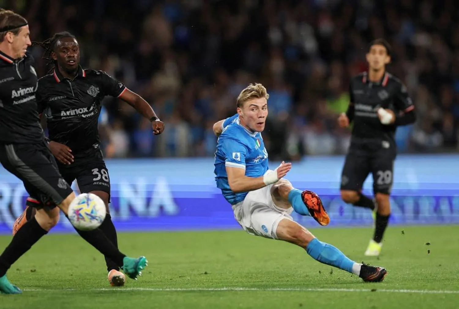 Football - Serie A - Napoli v Cremonese - Stadio Diego Armando Maradona, Naples, Italy - April 24, 2026 Napoli's Rasmus Hojlund scores their second goal. (Reuters)