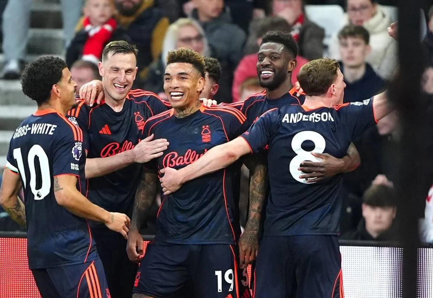 24 April 2026, United Kingdom, Sunderland: Nottingham Forest's Igor Jesus (C) celebrates scoring their side's fourth goal of the game with teammates during the English Premier League match between Sunderland and Nottingham Forest at the Stadium of Light. (Owen Humphreys/PA Wire/dpa) 