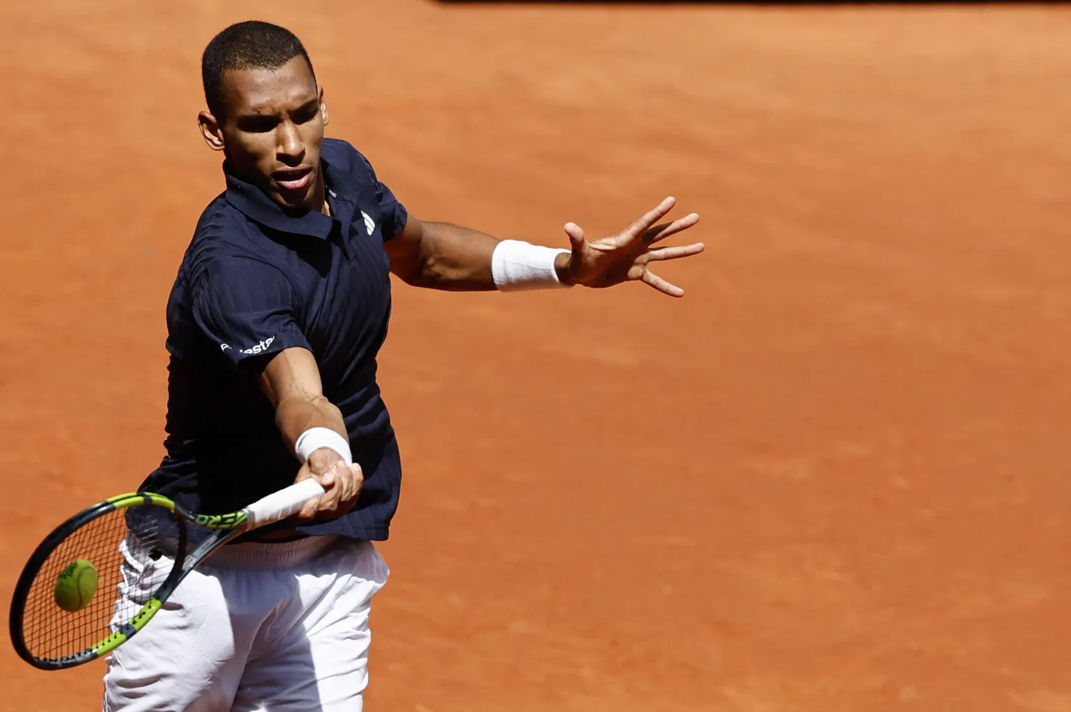 الكندي فيليكس أوجيه ألياسيم يتألق في مدريد (إ.ب.أ)