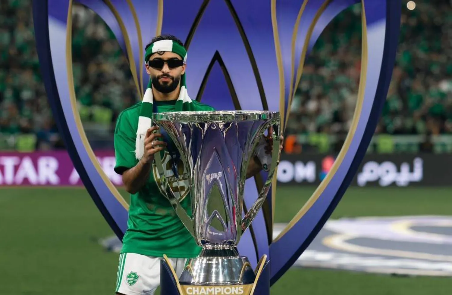 صالح أبو الشامات، لاعب النادي الأهلي (النادي الأهلي) 