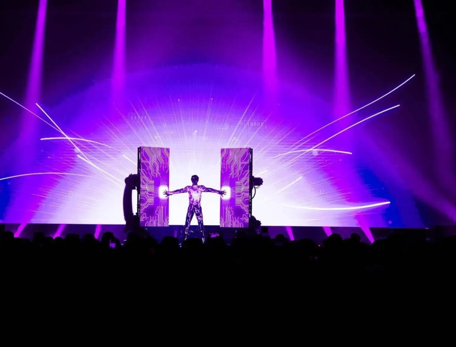 Vision 2030: The Story of Transformation from Traditional Management to Global Digital Leadership