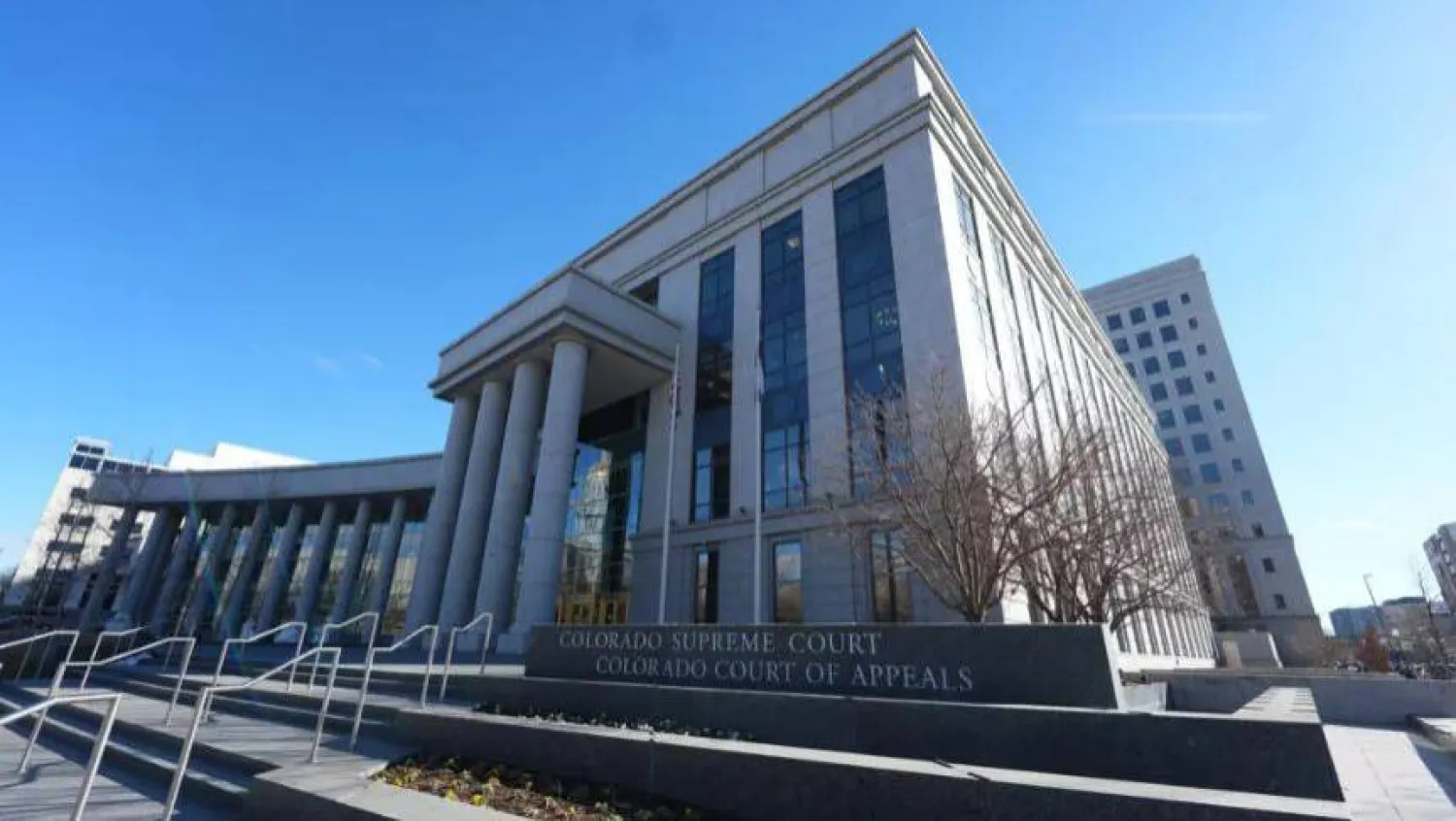 صورة توضيحية لمبنى رالف كار القضائي الذي يضم المحكمة العليا ومحكمة الاستئناف بولاية كولورادو دنفر (أ.ب)
