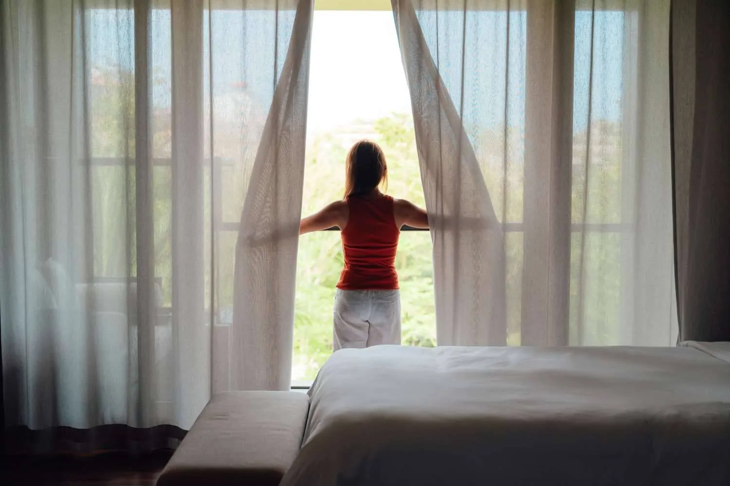 الحرص على التعرض لضوء الشمس منذ الصباح يعزز النشاط (مجلة ريل سمبل)