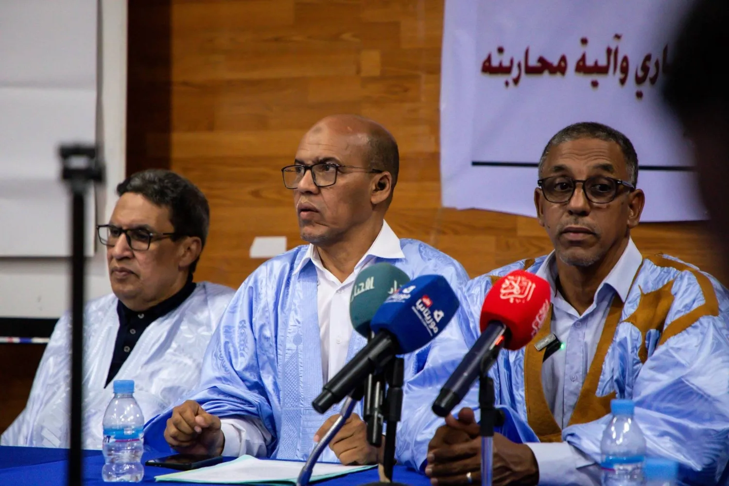 سياسيون وفاعلون بالمجتمع المدني خلال جلسة نقاش حول الفساد في موريتانيا يوم السبت (الائتلاف الوطني لمحاربة الفساد)